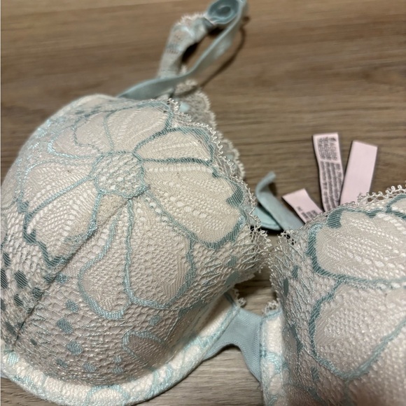 Victoria’s Secret lightly lined Demi white blue lace Bra. Size 32D - Picture 6 of 8